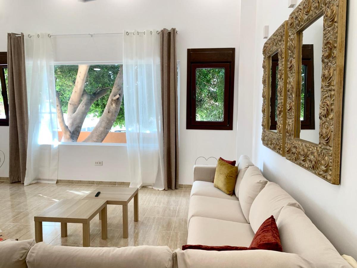 Amplia Vivienda New Para12 Pers A 4 Min Caminando De Playa Con Terraza, Piscina Com, Wifi, Ventiladores De Techo, Lavavajillas ロケタス・デ・マル エクステリア 写真