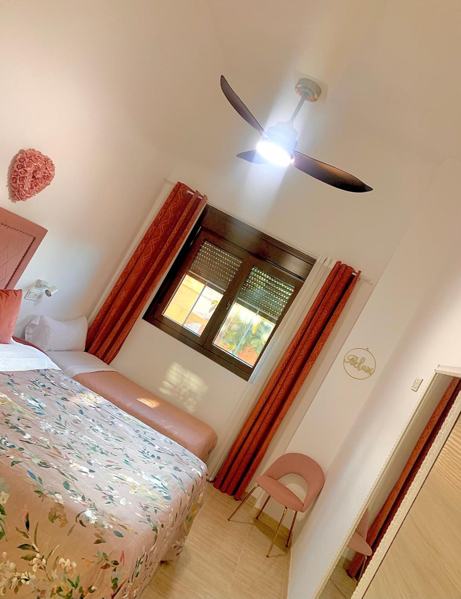 Amplia Vivienda New Para12 Pers A 4 Min Caminando De Playa Con Terraza, Piscina Com, Wifi, Ventiladores De Techo, Lavavajillas ロケタス・デ・マル エクステリア 写真